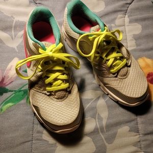 Like New Nike Running Shoes size 38 Euro / 6Y